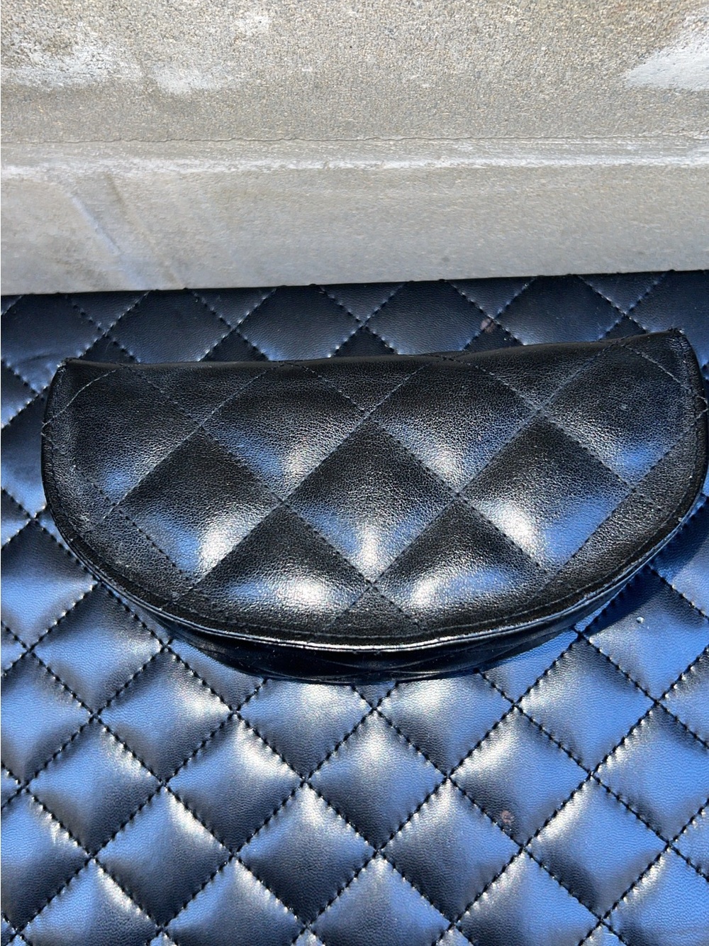 CHANEL Classic Black Quilted Leather Sunglasses Case with CC Emblem - Picture 5 of 8